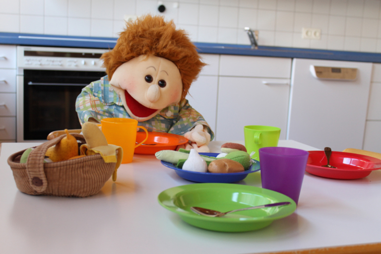  Foto zu Frühstück und Mittagessen – Abenteuerkita St. Johannes – Hof/Saale 